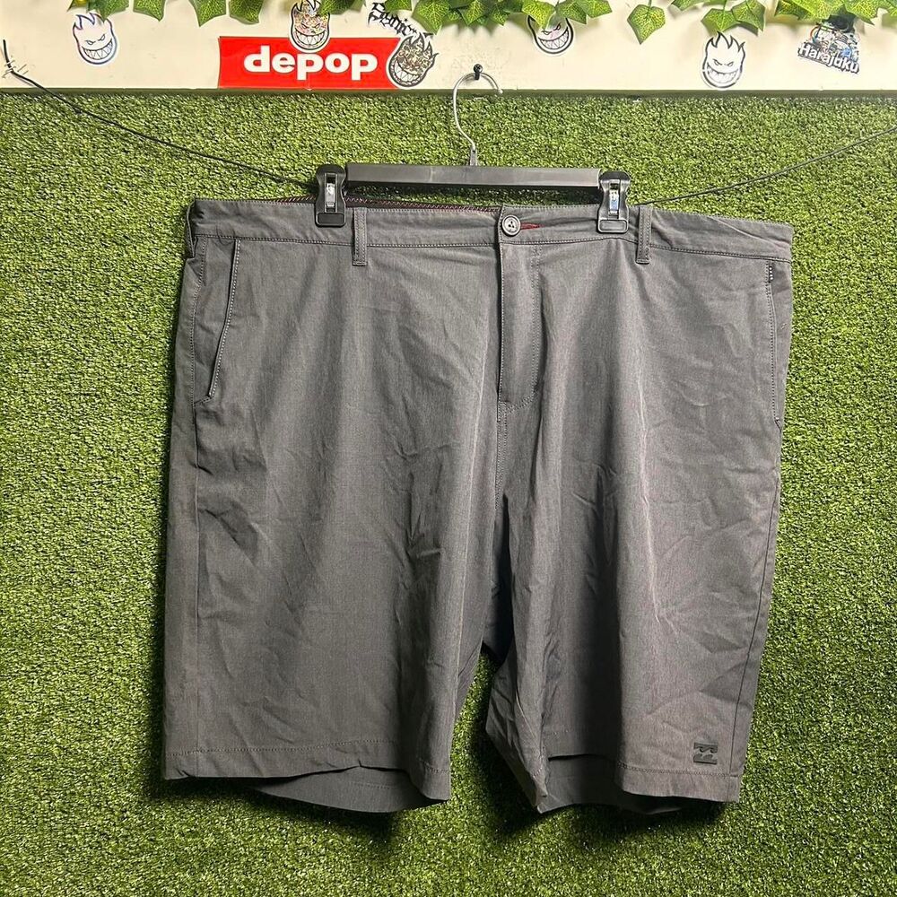 Billabong Men's Grey and Black Shorts